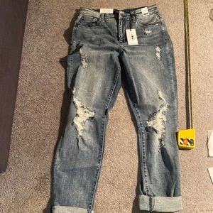 NWT JUDY BLUE HI-RISE DESTROYED BOYFRIEND size 7/28